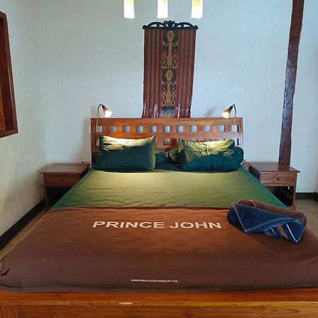 Prince John Dive Resort Donggala Esterno foto