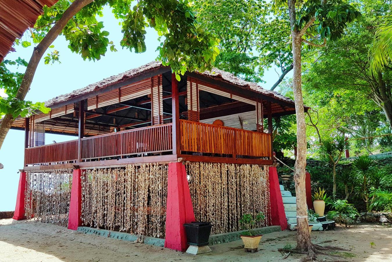 Prince John Dive Resort Donggala Esterno foto